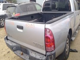 2006 TOYOTA TACOMA SILVER EXTD CAB 2.7 AT  2WD.  Z24853